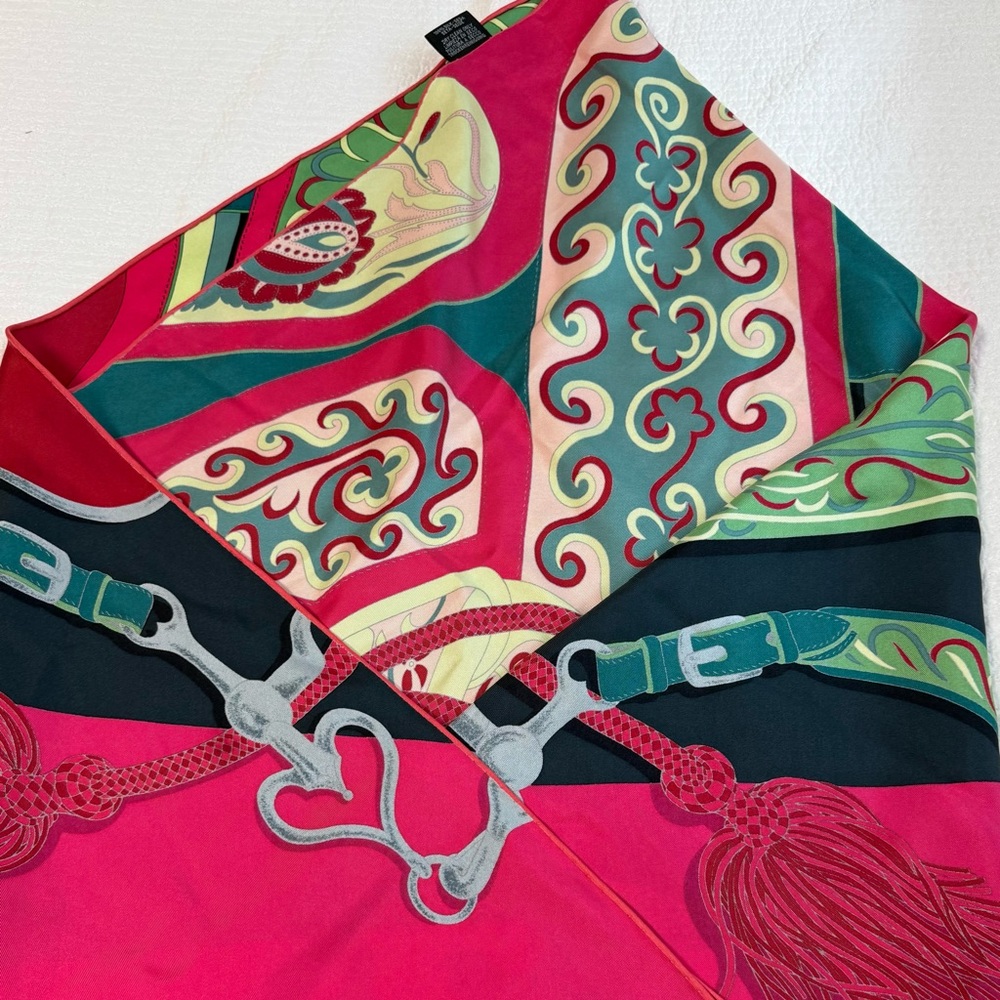 Hermes Pattern Triangular Scarf [OS] - Picture 5 of 8